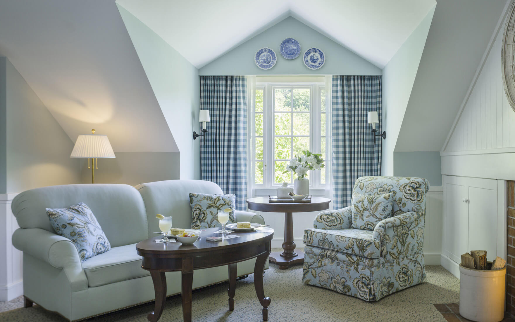 Tavern Suite Living Room