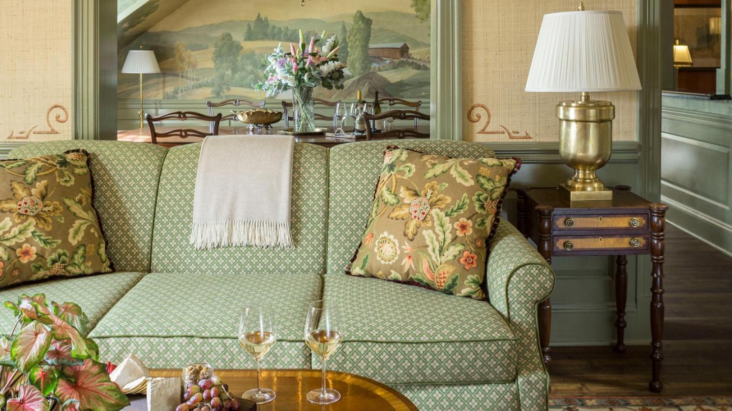 Laurance Suite Living Room 2