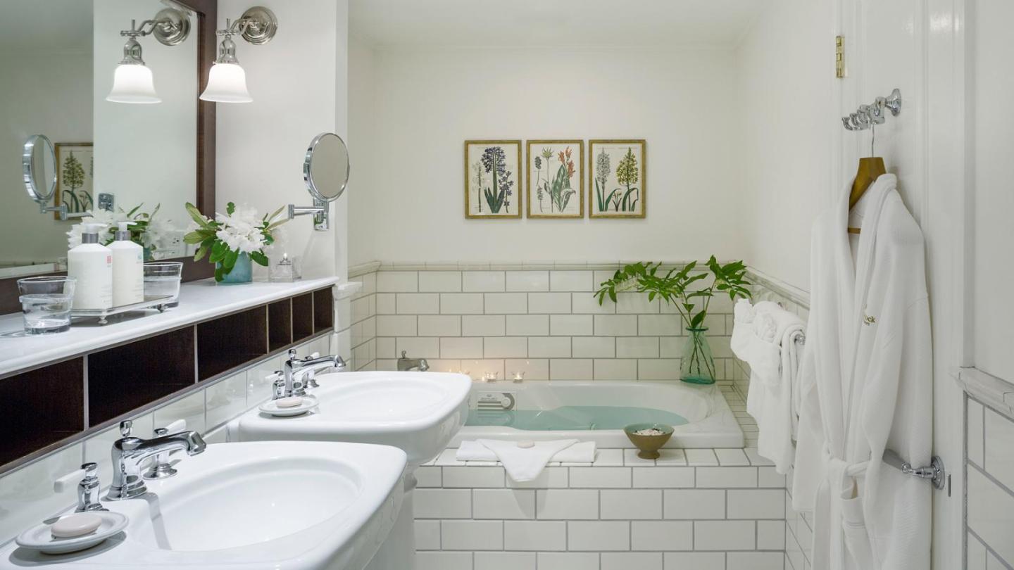 Spa Rooms Bathroom Two Sinks