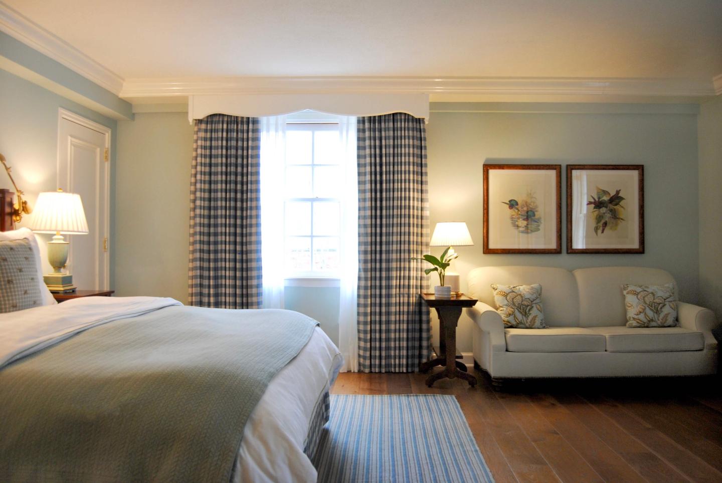 Accessible King with Sofabed