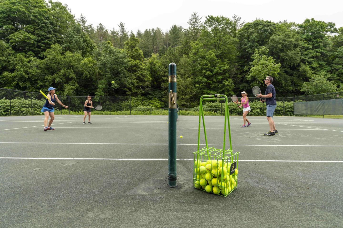 12 Shine Pressureless Tennis Balls For Daily Practice 