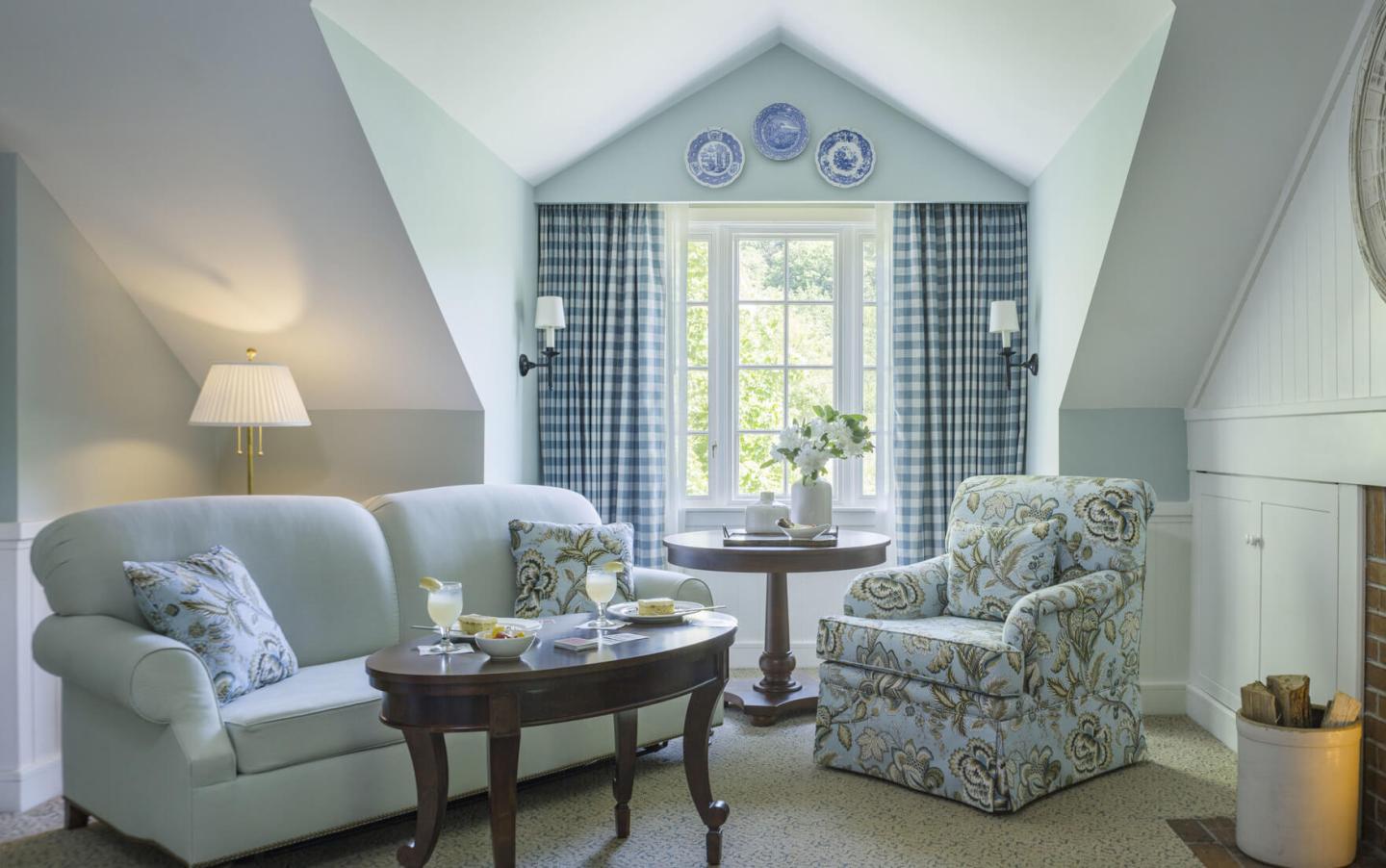 Tavern Suite Living Room