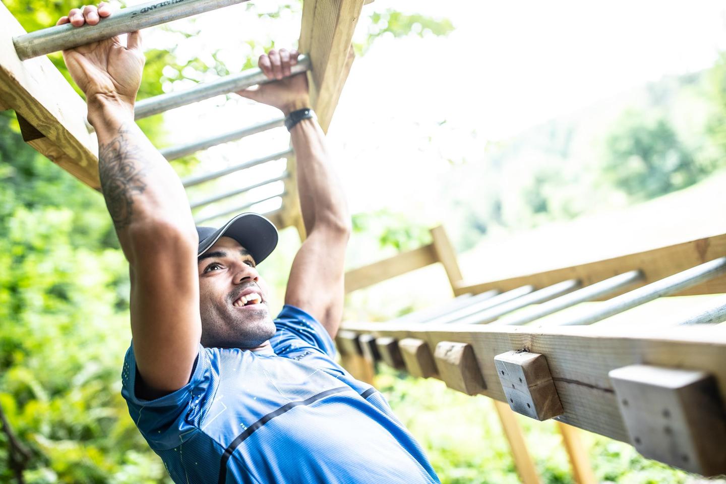 Overhead ladder fitness loop