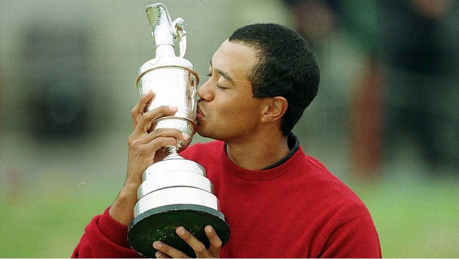 Tiger Woods wins the 2000 Open Championship