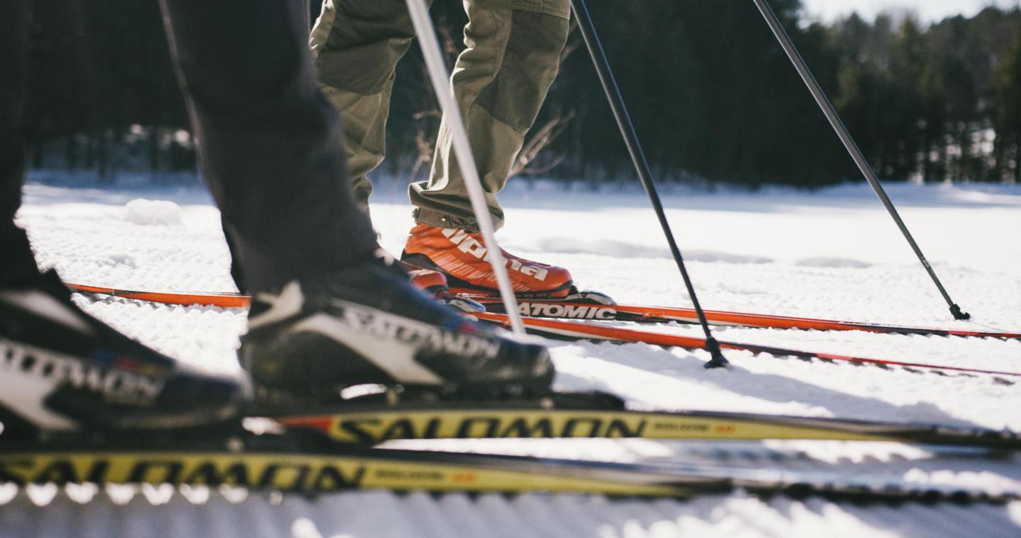 2 pairs of skis on the snow