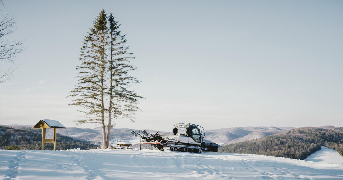 Groomer on Mt Peg summit