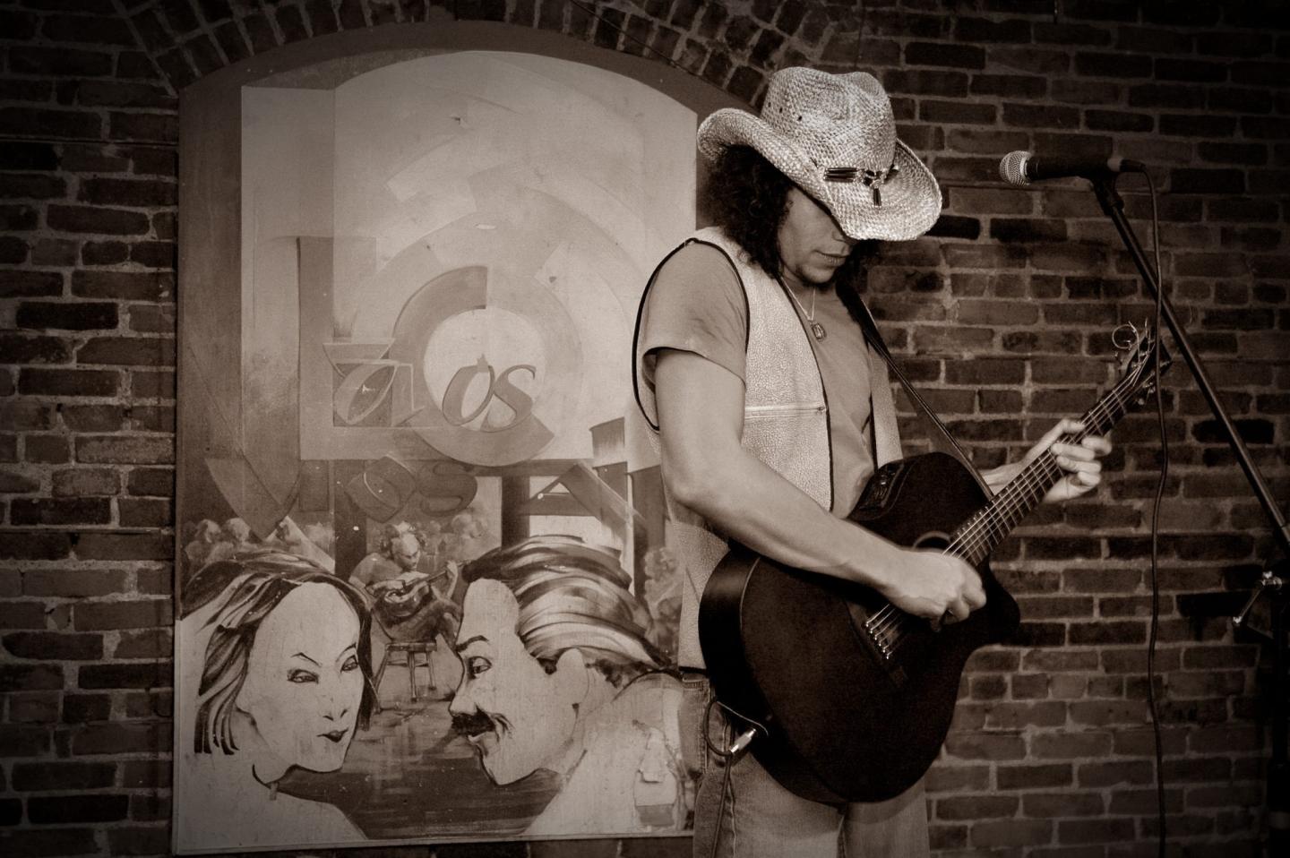 Tony Lee Thomas with guitar