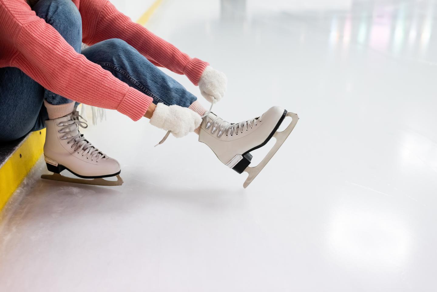 Tying ice stakes