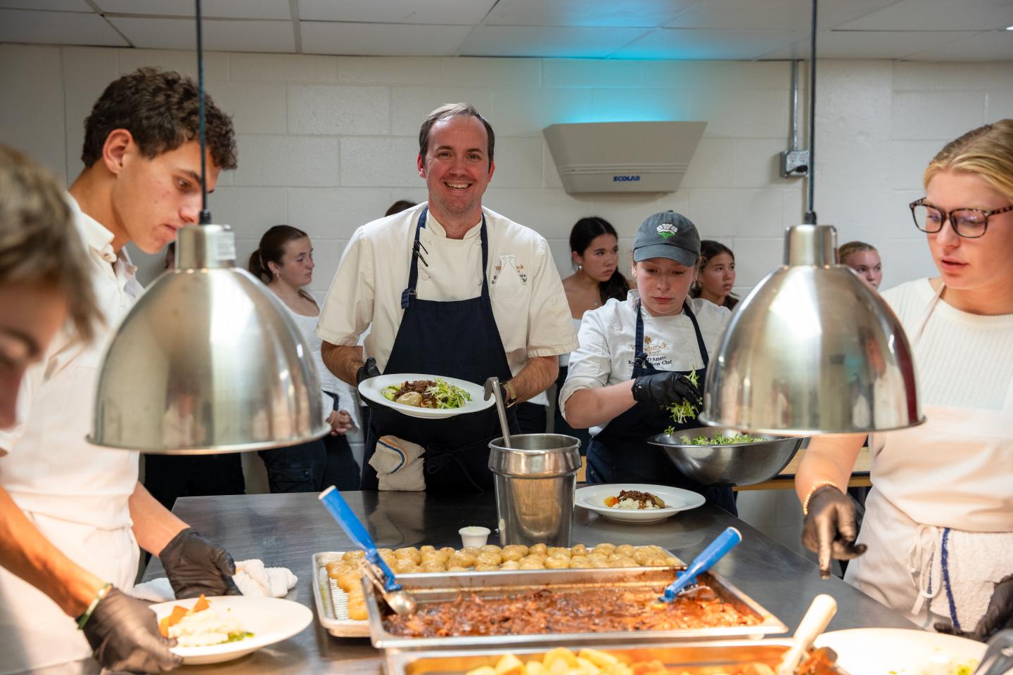 Change The World Kids plating the Para La Tierra Dinner