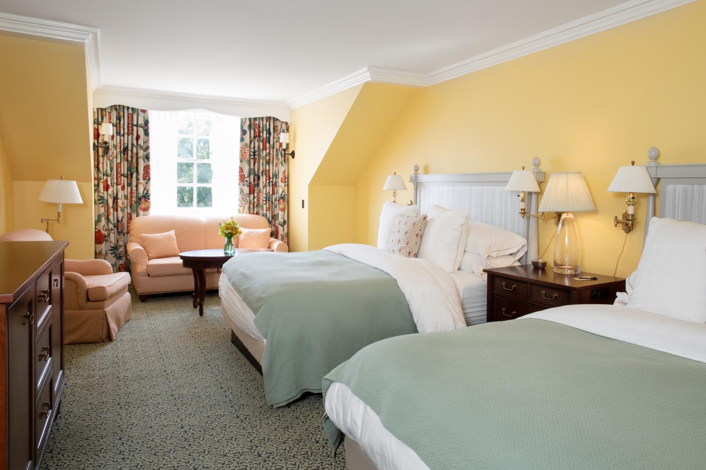 Woodstock Premium Two Queens